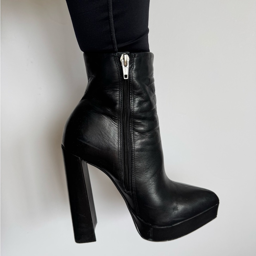 Steve Madden Black Leather Ankle Boot heels - Picture 13 of 13